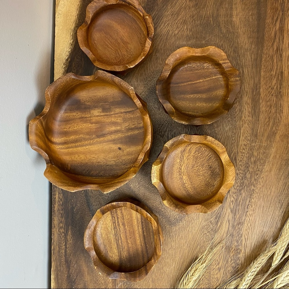 Flower Petal Carved Wood Monkey Pod Bowl Serving Set - Picture 7 of 12